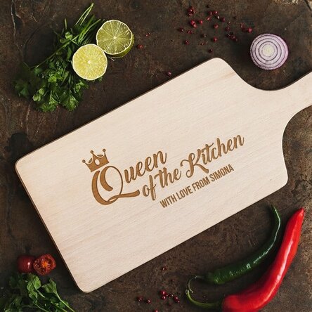 Customised chopping board - Queen Of The Kitchen