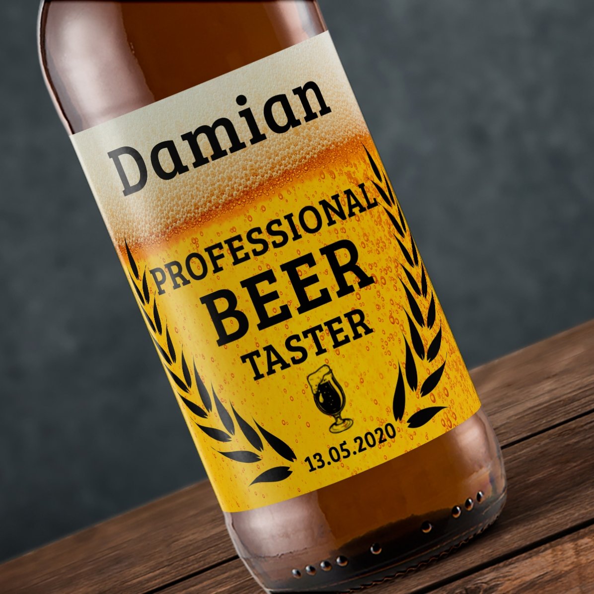 Προσωποποιημένη μπύρα με κείμενο - Beer taster