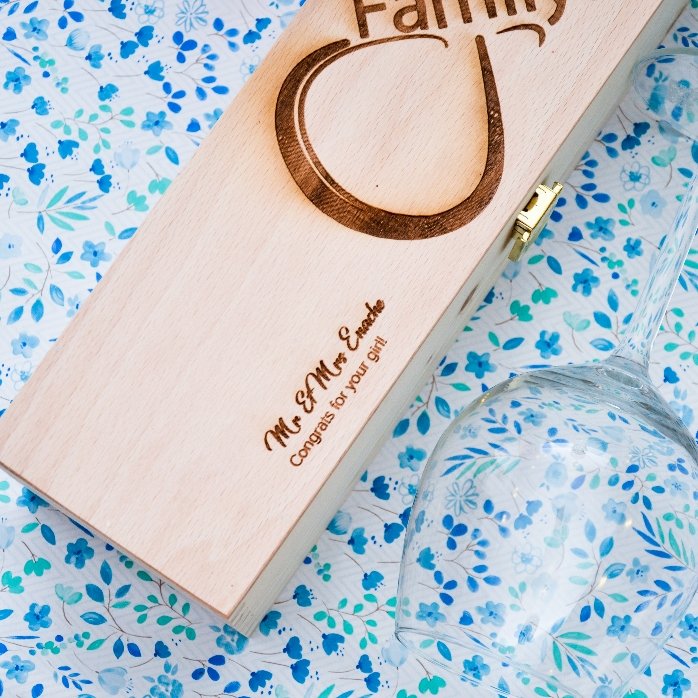 Personalised wine box - Infinite Family