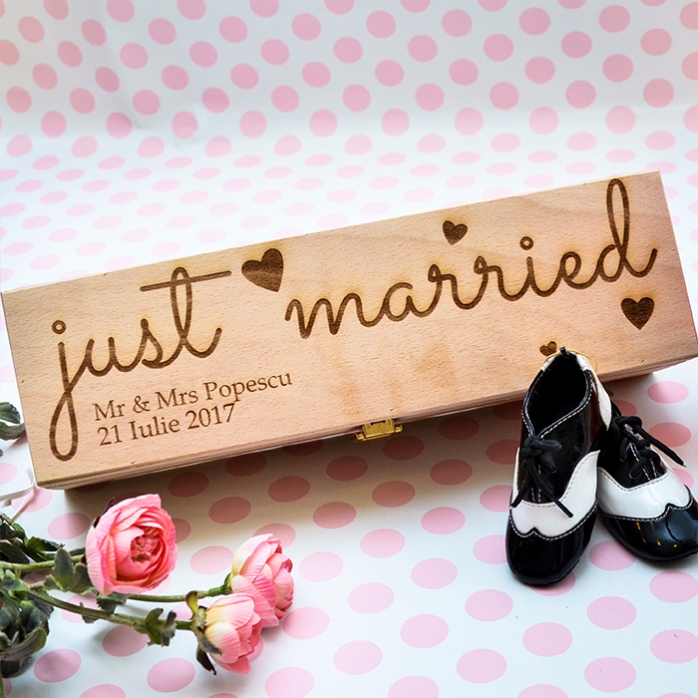 Προσωποποιημένο κουτί κρασιού - «just married»