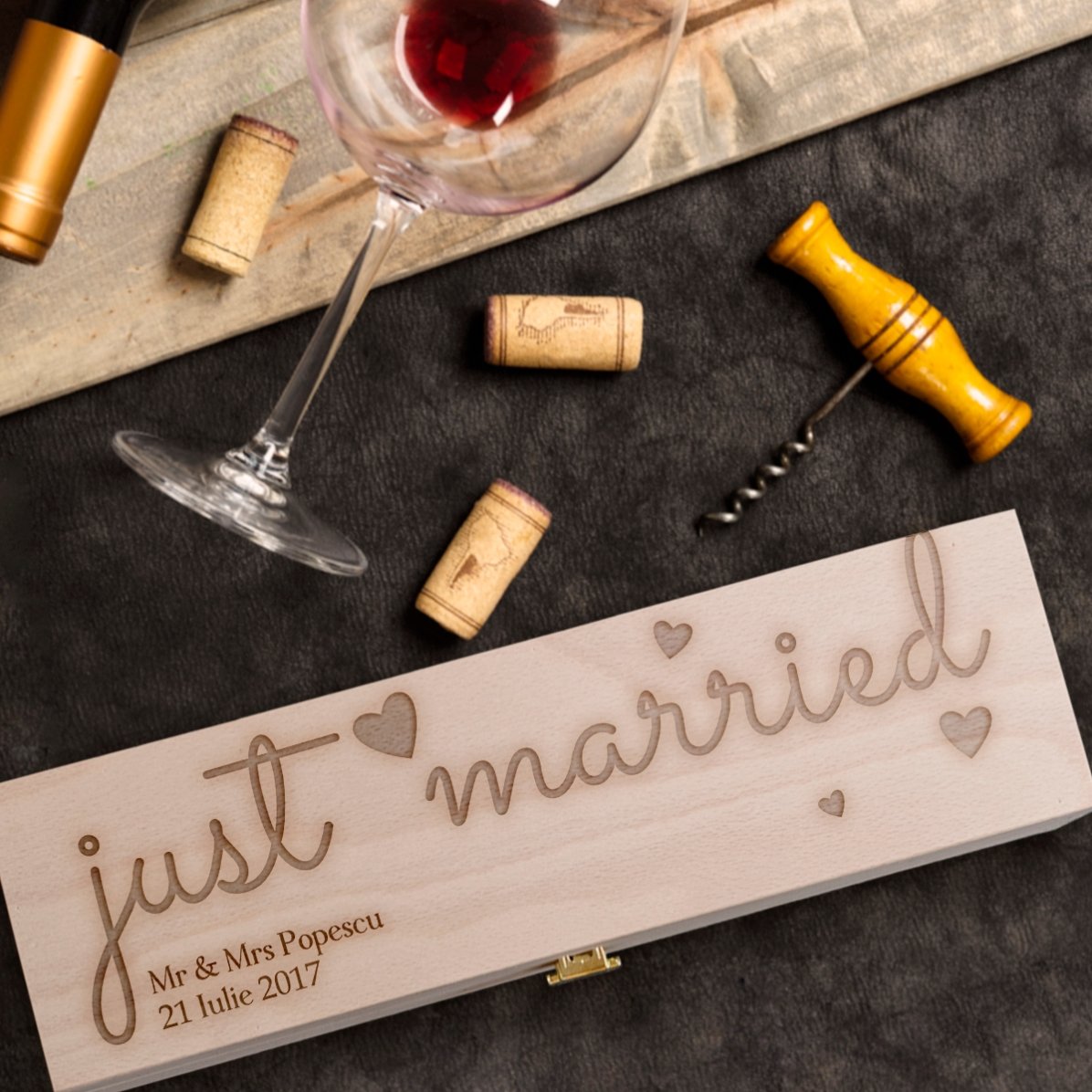 Προσωποποιημένο κουτί κρασιού - «just married»