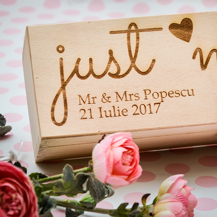 Προσωποποιημένο κουτί κρασιού - «just married»