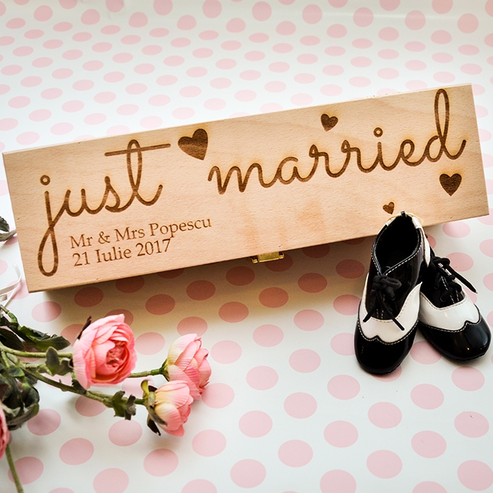 Προσωποποιημένο κουτί κρασιού - «just married»