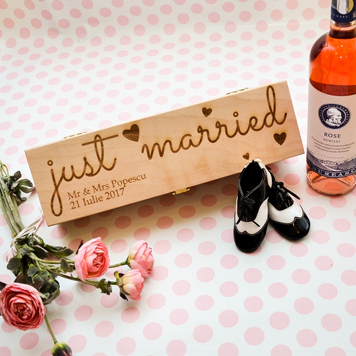 Προσωποποιημένο κουτί κρασιού - «just married»