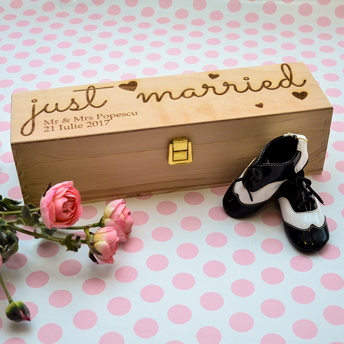 Προσωποποιημένο κουτί κρασιού - «just married»