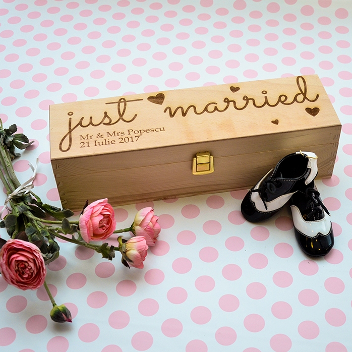 Προσωποποιημένο κουτί κρασιού - «just married»