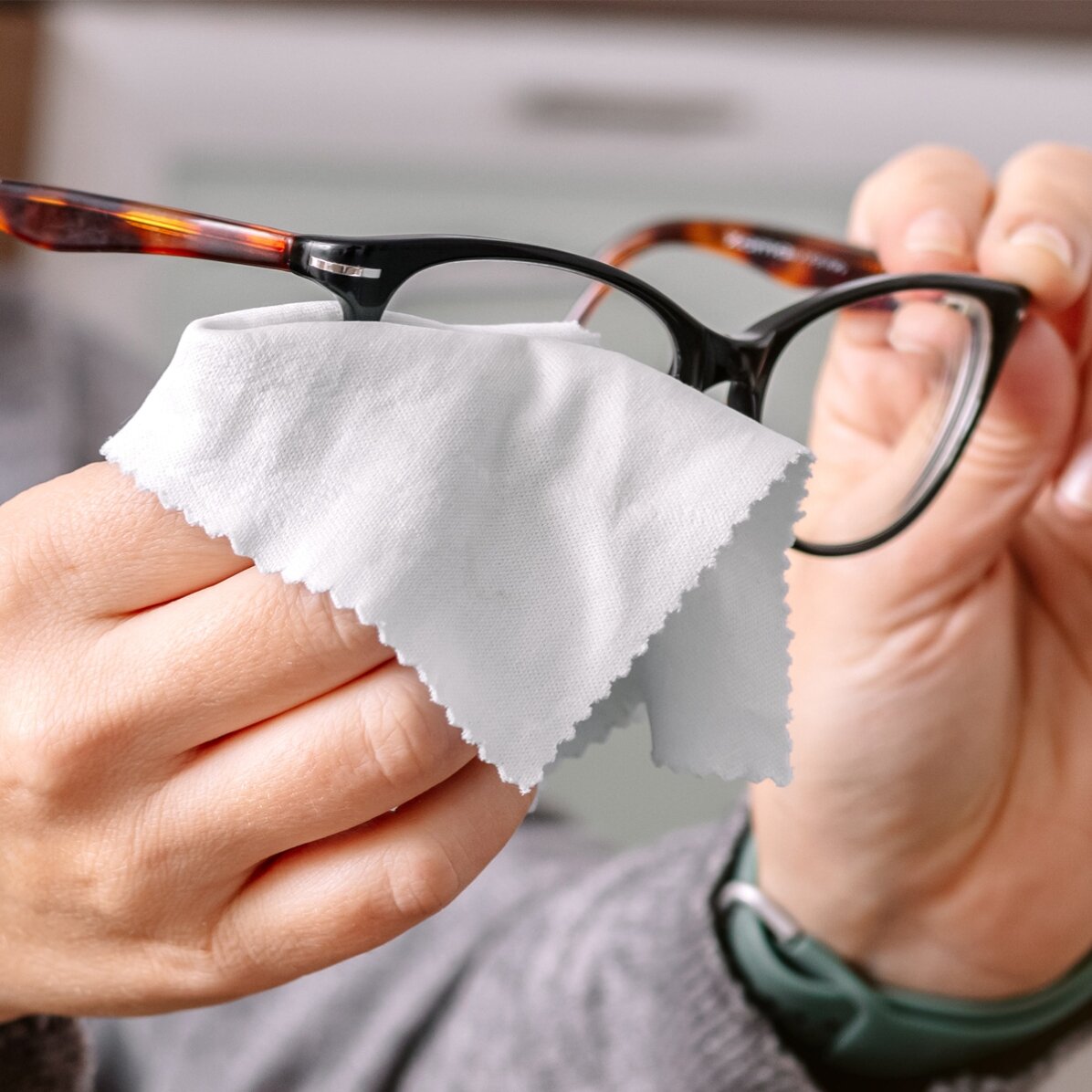 Personalised cloth for cleaning screens/glasses - Monogram