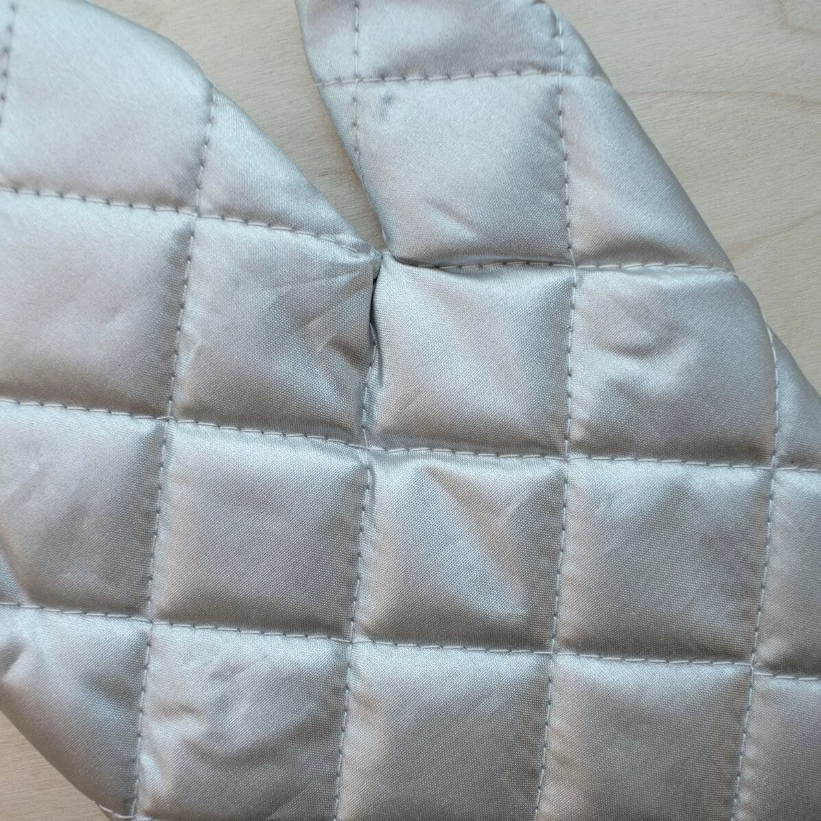 Personalised oven glove with text - Happy Easter