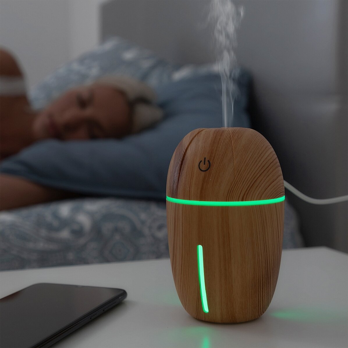Mini humidifier and aroma diffuser for the room