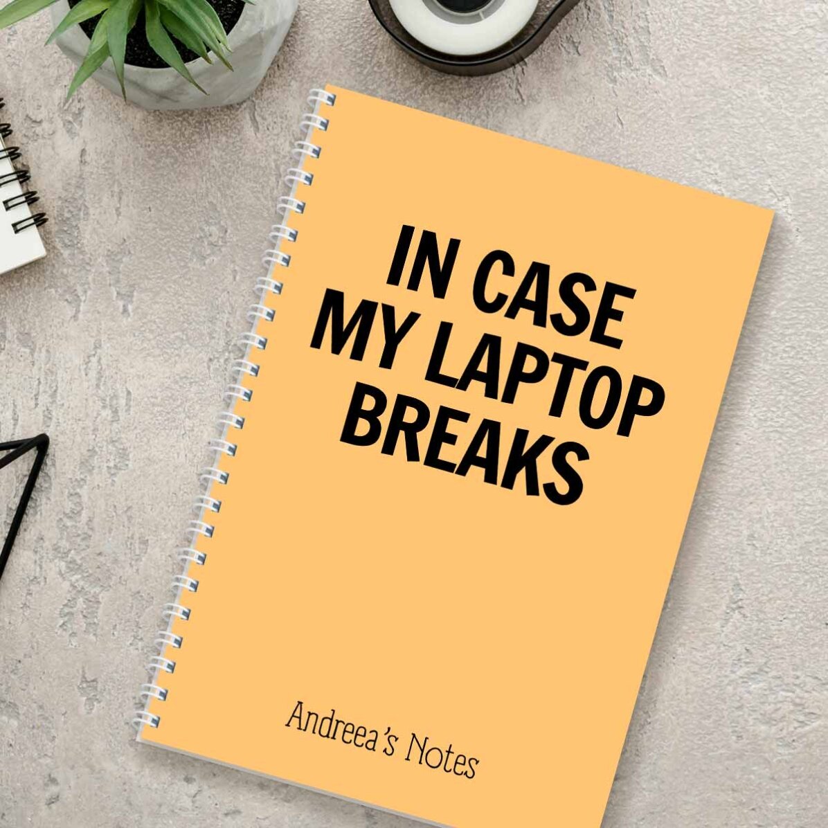 Προσαρμοσμένο σημειωματάριο με κείμενο - Broken Laptop