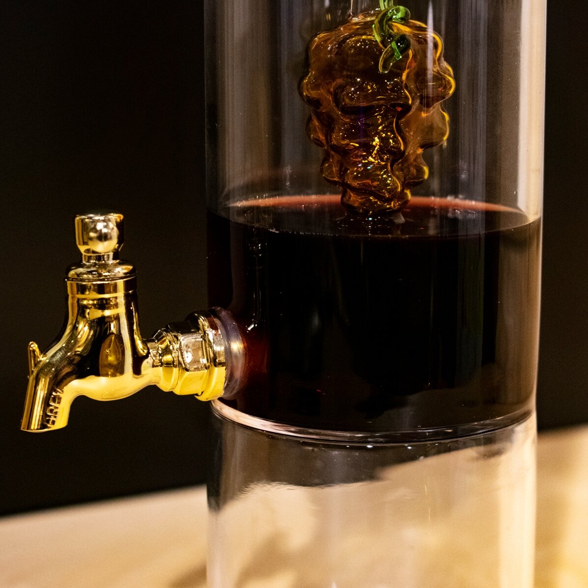 Drinks set with 3 tiers and 6 glasses